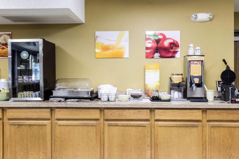 Quality Inn & Suites Watertown Near Prairie Lakes Ice Arena Buitenkant foto