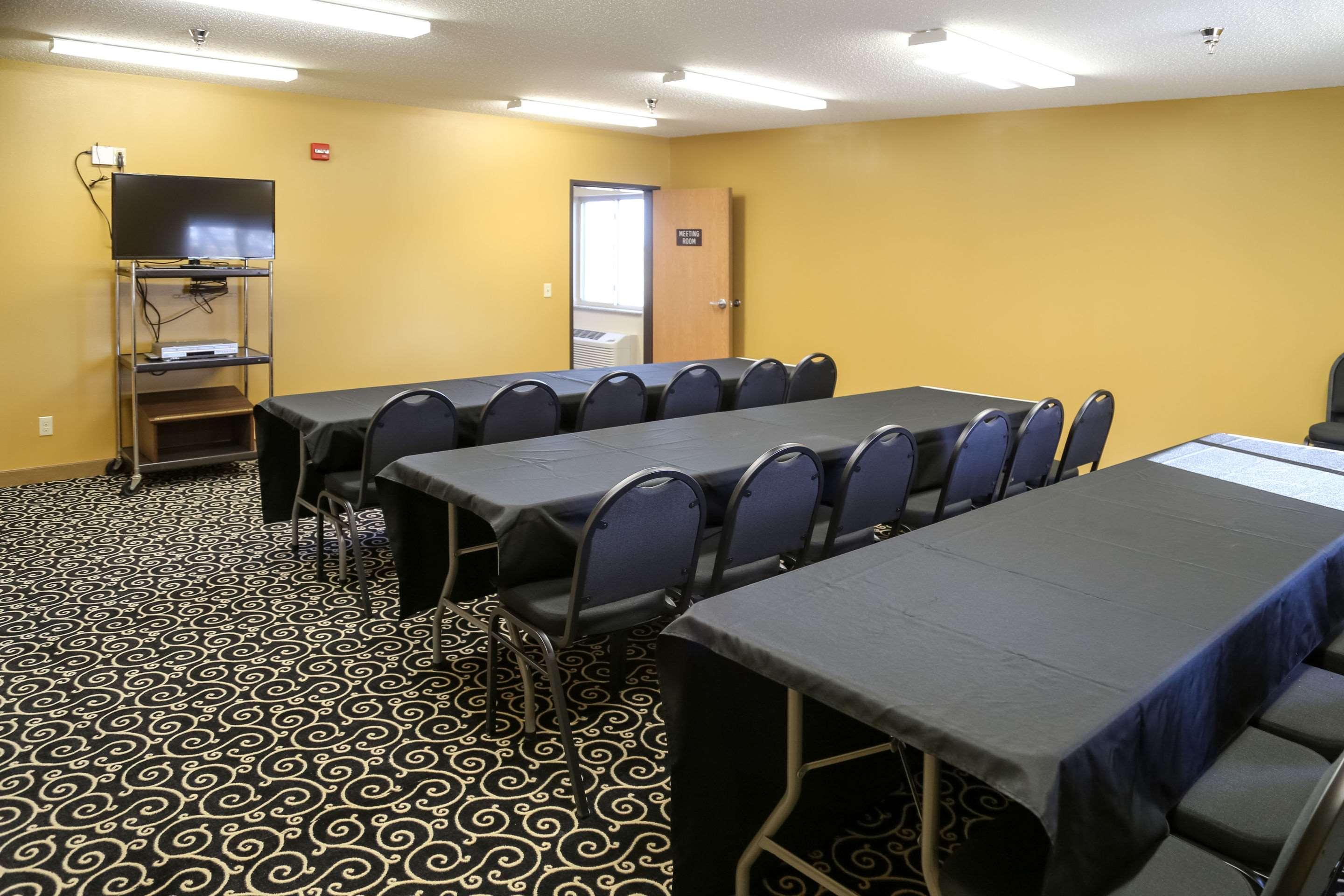 Quality Inn & Suites Watertown Near Prairie Lakes Ice Arena Buitenkant foto