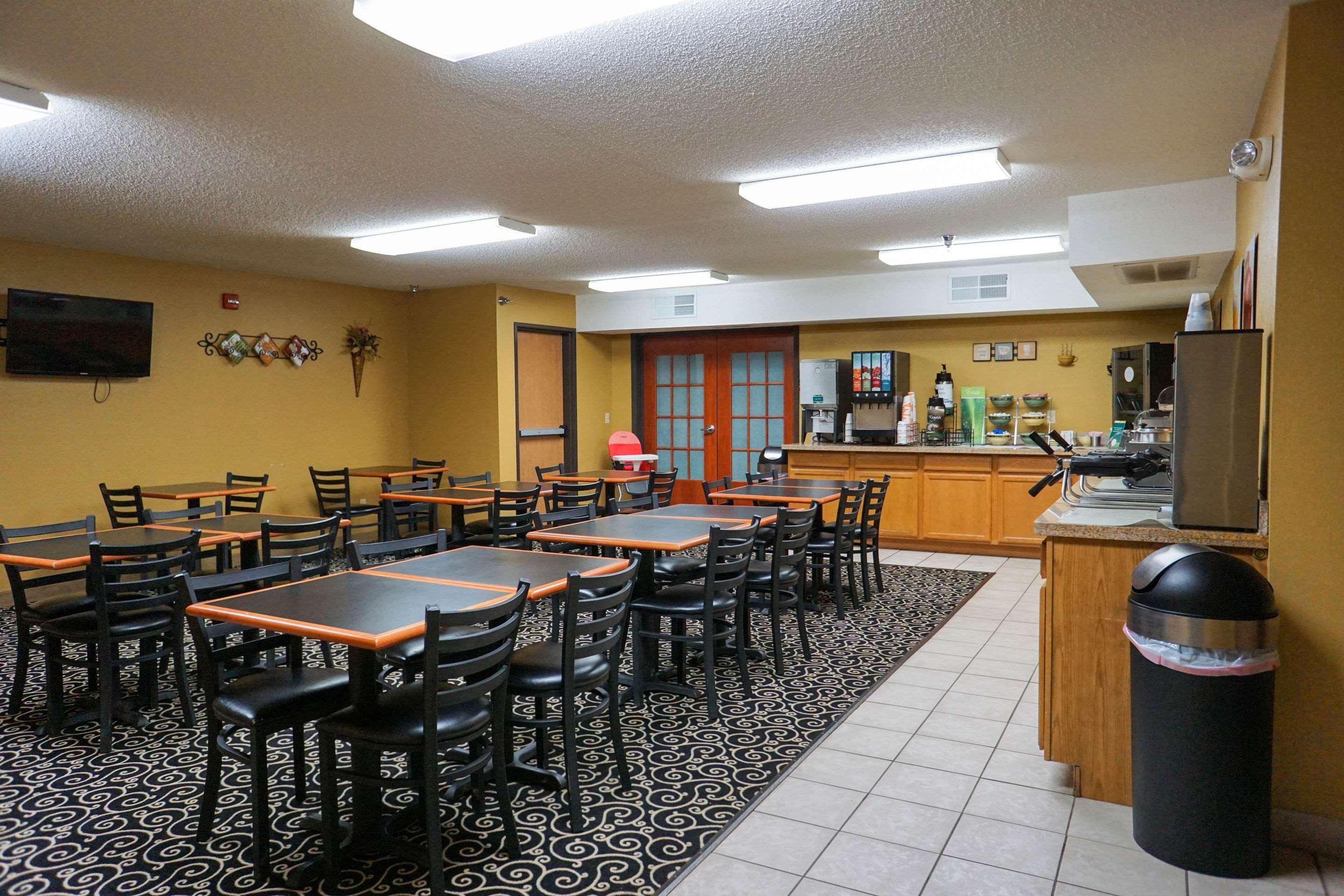 Quality Inn & Suites Watertown Near Prairie Lakes Ice Arena Buitenkant foto