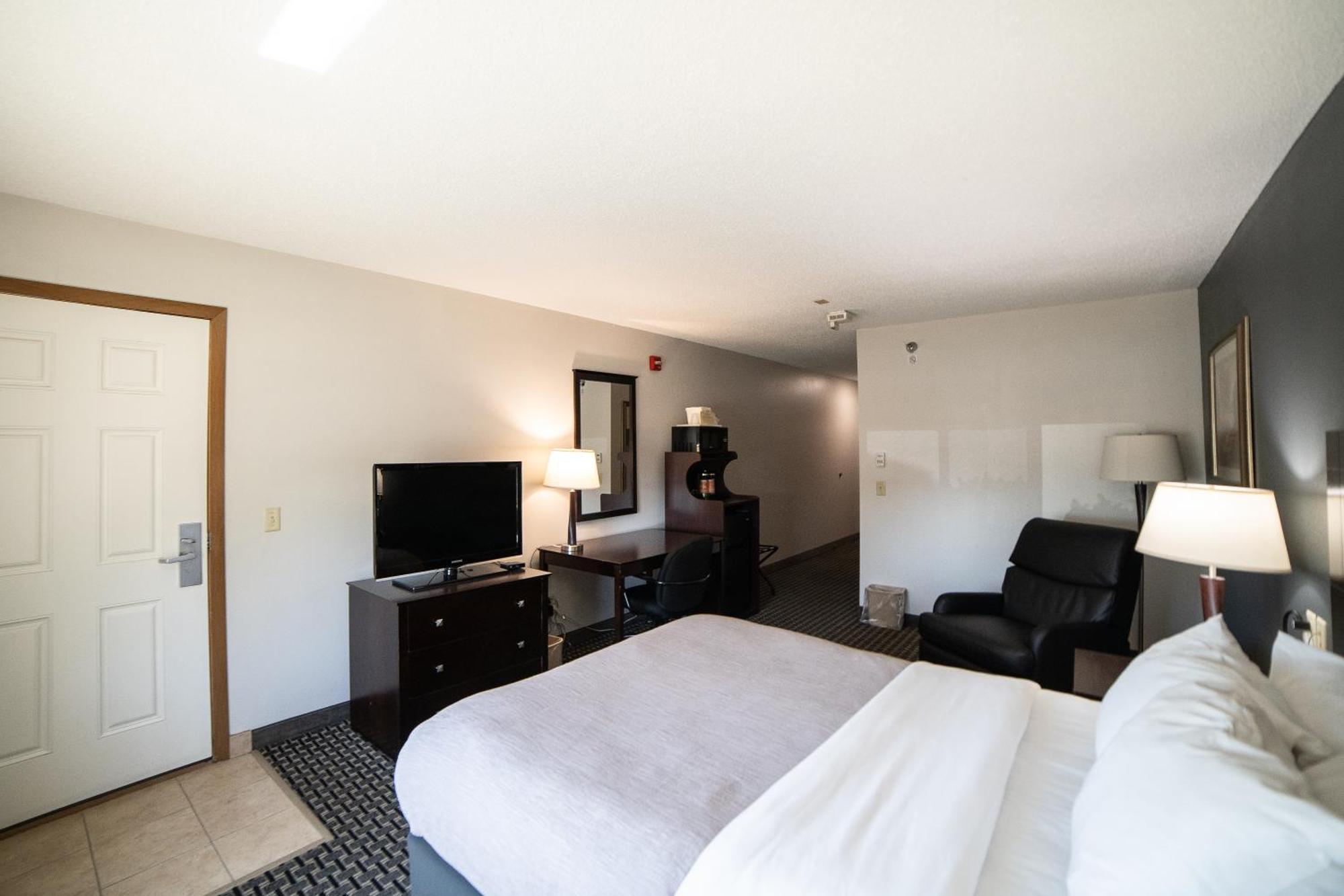 Quality Inn & Suites Watertown Near Prairie Lakes Ice Arena Buitenkant foto