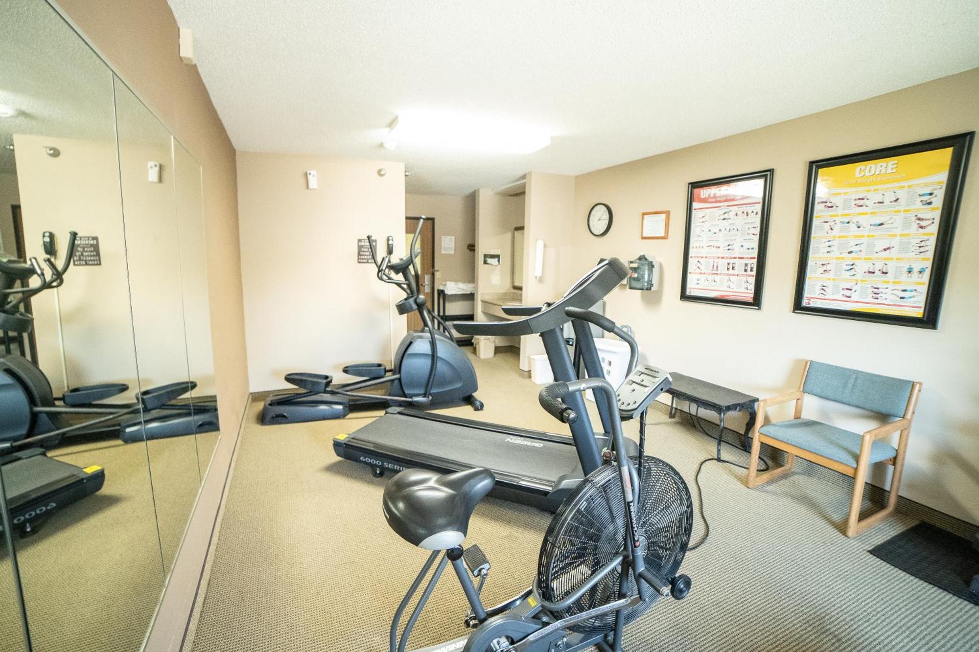 Quality Inn & Suites Watertown Near Prairie Lakes Ice Arena Buitenkant foto
