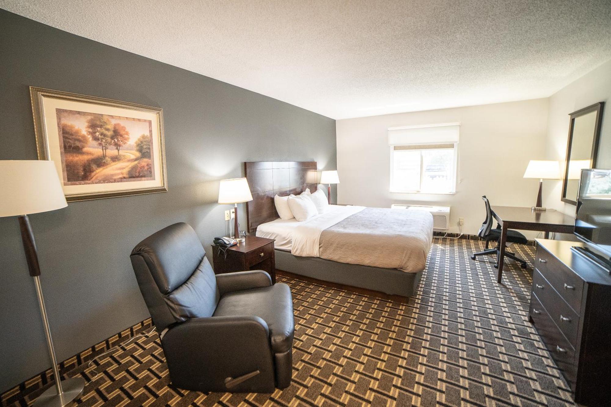 Quality Inn & Suites Watertown Near Prairie Lakes Ice Arena Buitenkant foto