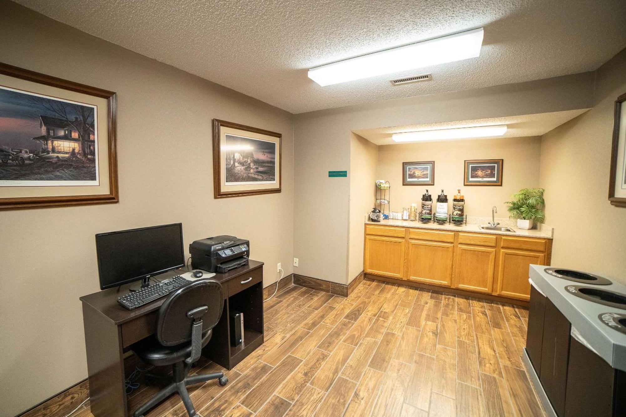 Quality Inn & Suites Watertown Near Prairie Lakes Ice Arena Buitenkant foto