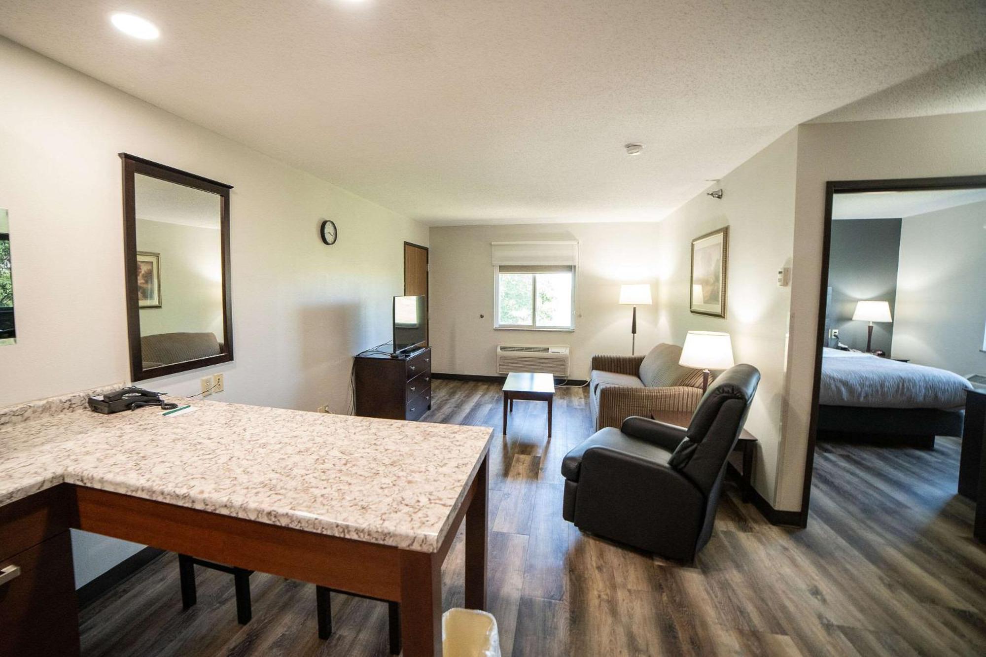 Quality Inn & Suites Watertown Near Prairie Lakes Ice Arena Buitenkant foto