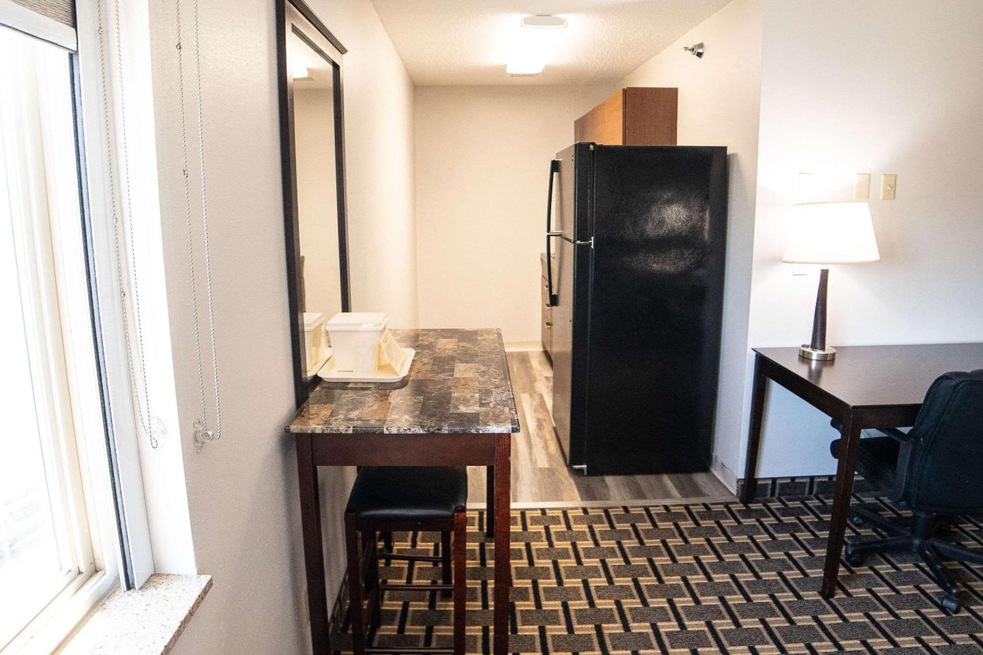 Quality Inn & Suites Watertown Near Prairie Lakes Ice Arena Buitenkant foto