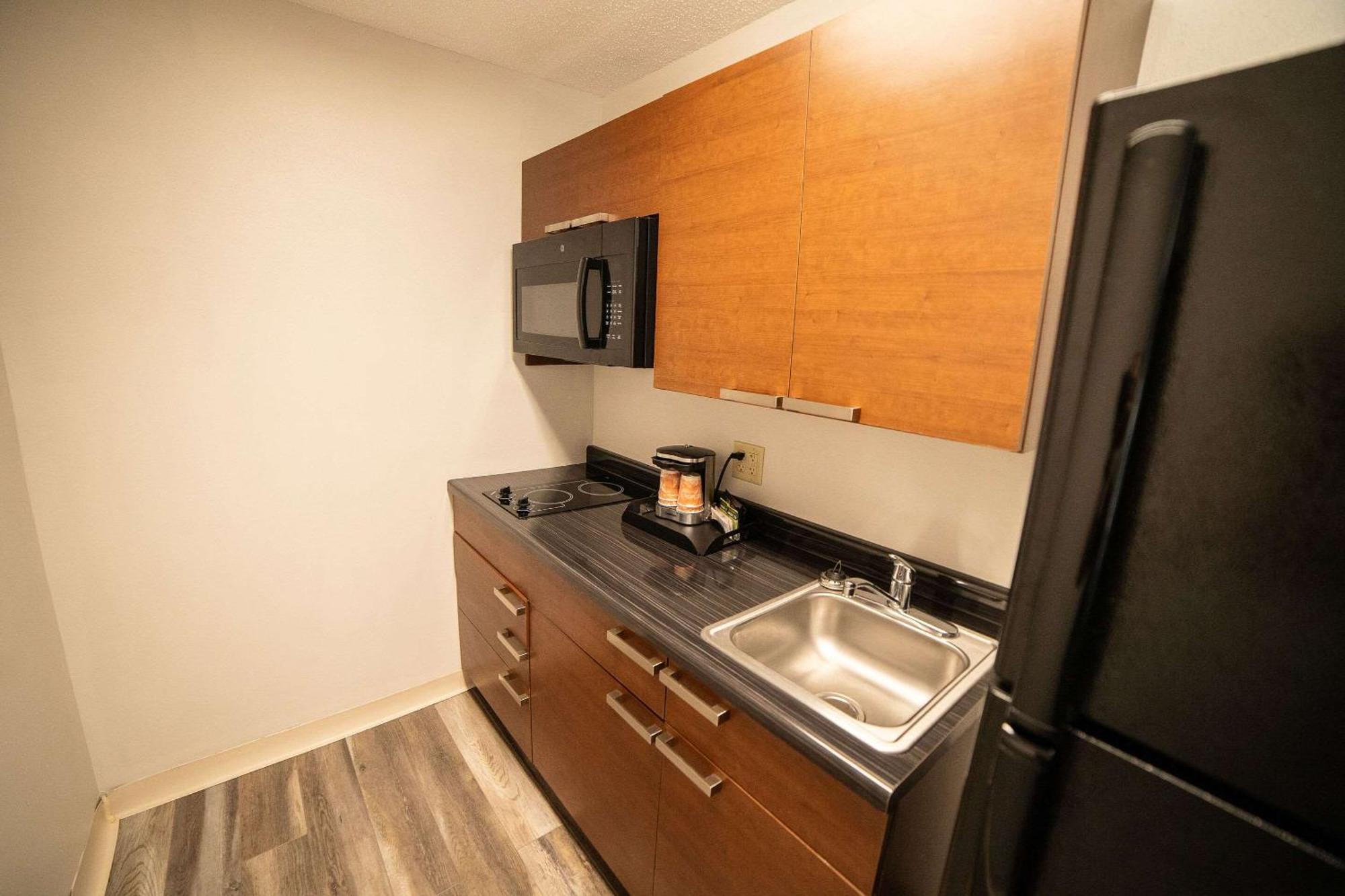 Quality Inn & Suites Watertown Near Prairie Lakes Ice Arena Buitenkant foto