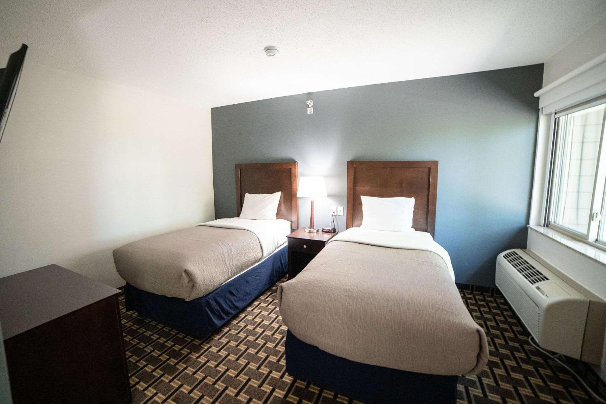 Quality Inn & Suites Watertown Near Prairie Lakes Ice Arena Buitenkant foto