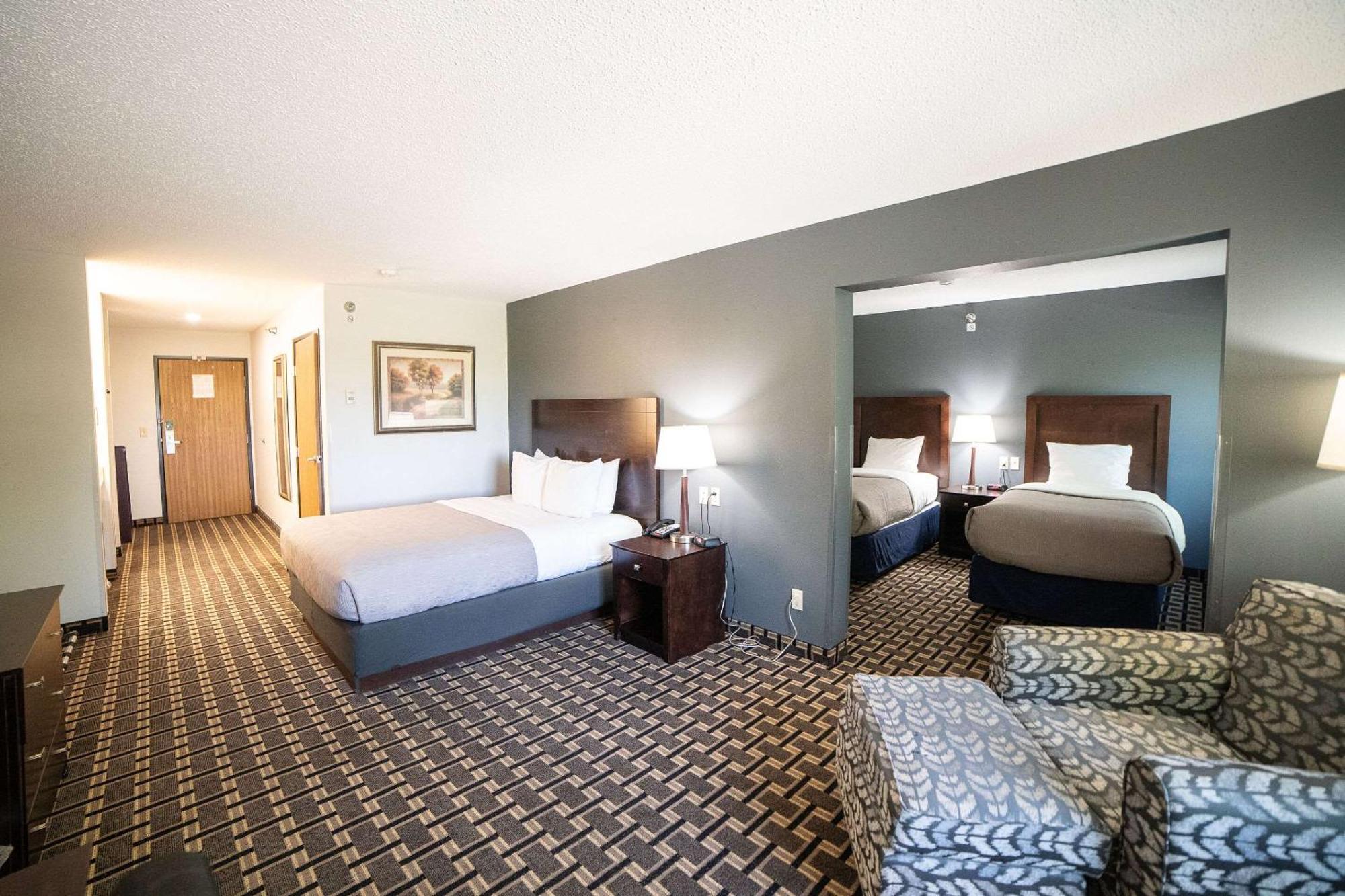 Quality Inn & Suites Watertown Near Prairie Lakes Ice Arena Buitenkant foto