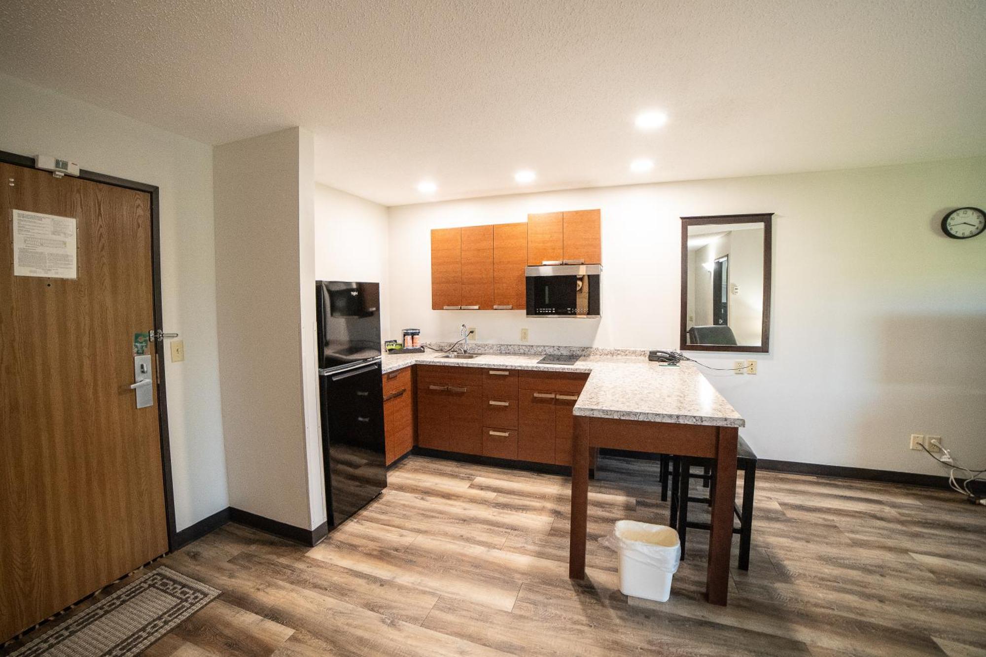 Quality Inn & Suites Watertown Near Prairie Lakes Ice Arena Buitenkant foto