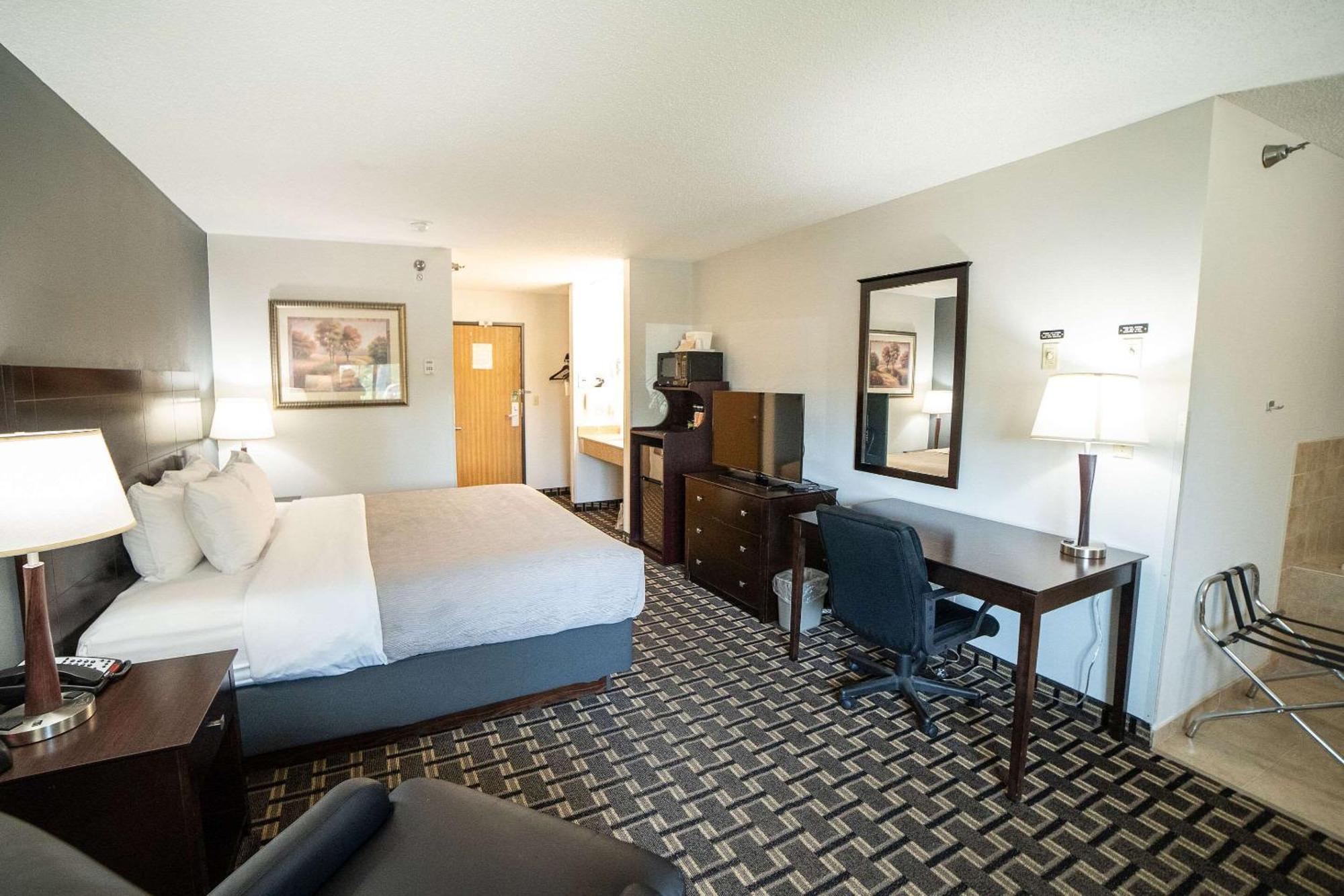 Quality Inn & Suites Watertown Near Prairie Lakes Ice Arena Buitenkant foto