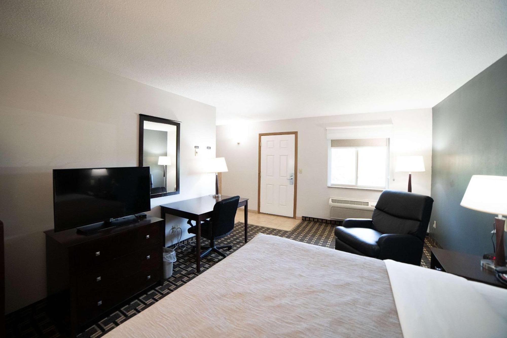 Quality Inn & Suites Watertown Near Prairie Lakes Ice Arena Buitenkant foto